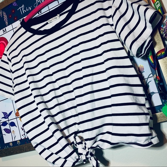 Black & White Striped Cropped-top - Picture 3 of 5